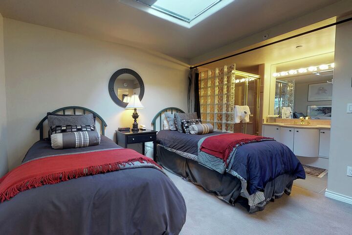 #411 - Bedroom