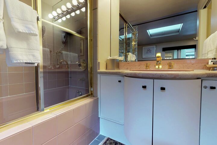 #411 - Ensuite Bathroom