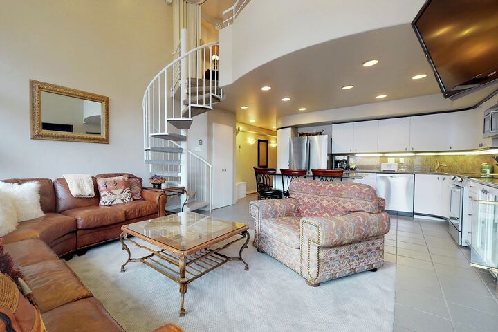#411 - Living Area
