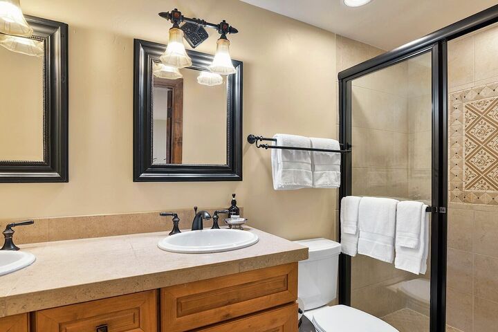 #420 - Master Ensuite Bathroom