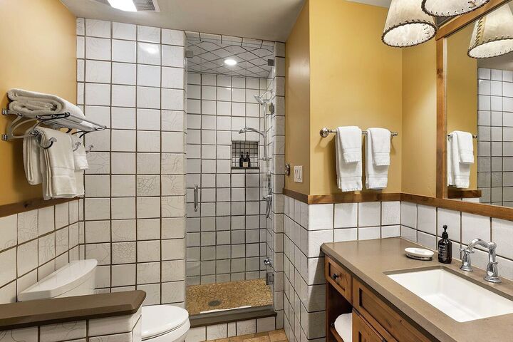 #216 - Bathroom
