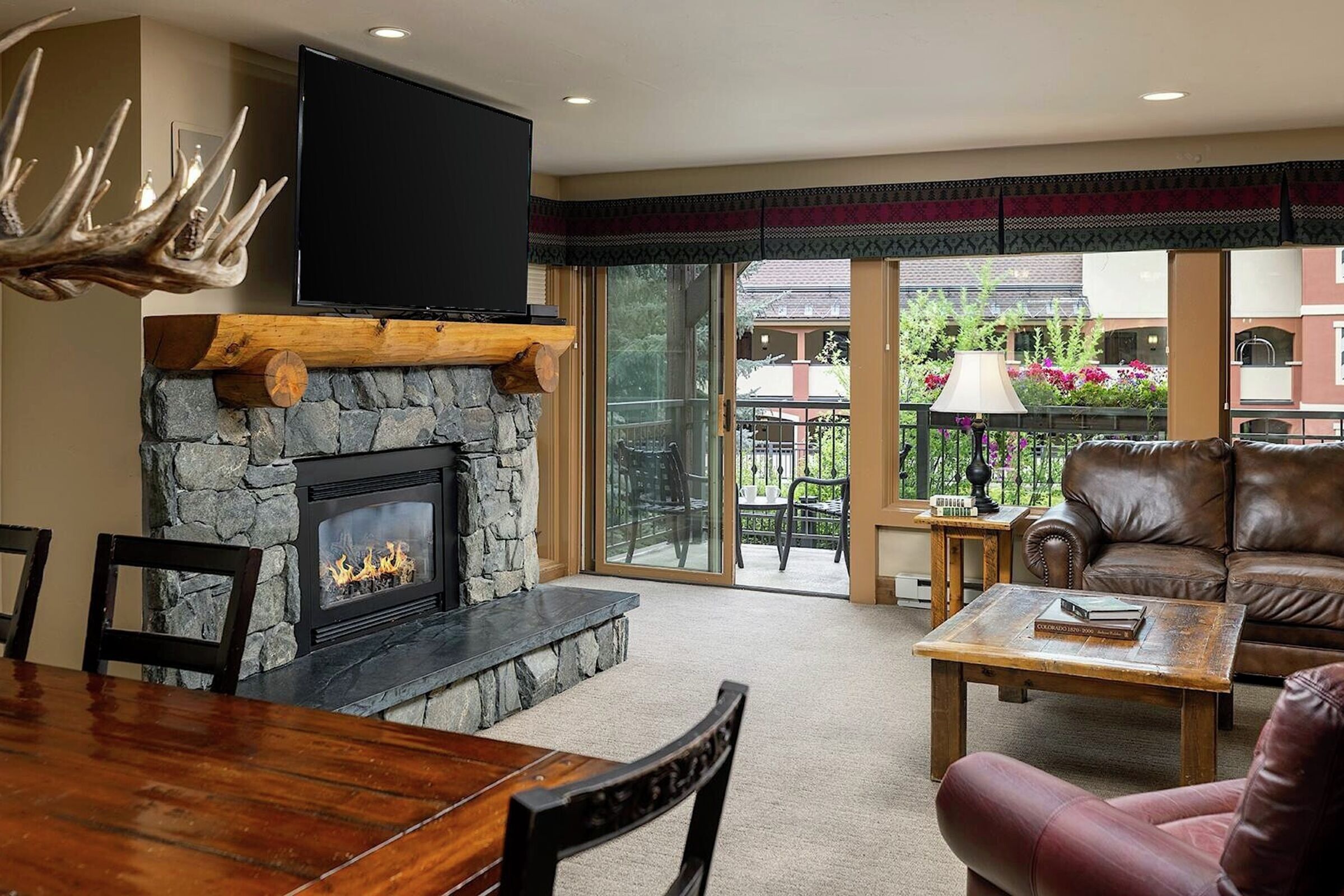#216 - Living Area & Dining Area