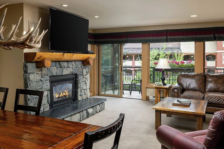 #216 - Living Area & Dining Area
