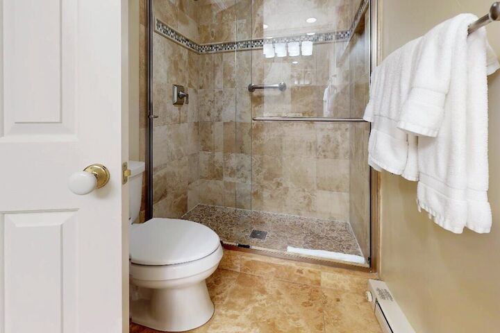 #412 - Master Ensuite Bathroom