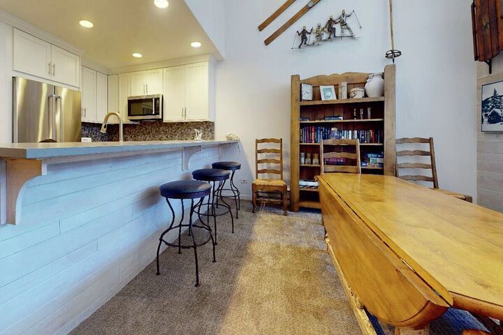 #412 - Dining Area & Kitchen