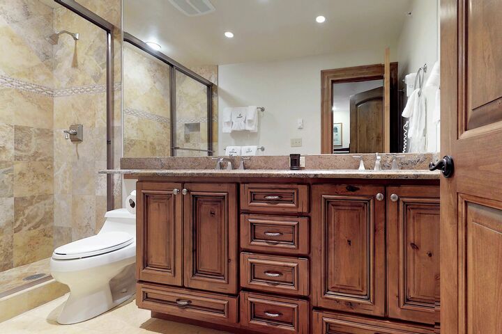 #318 - Master Ensuite Bathroom