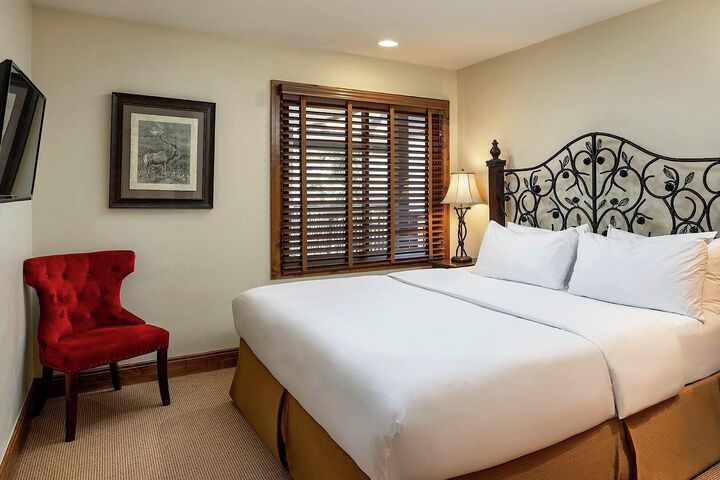 #418 - Bedroom