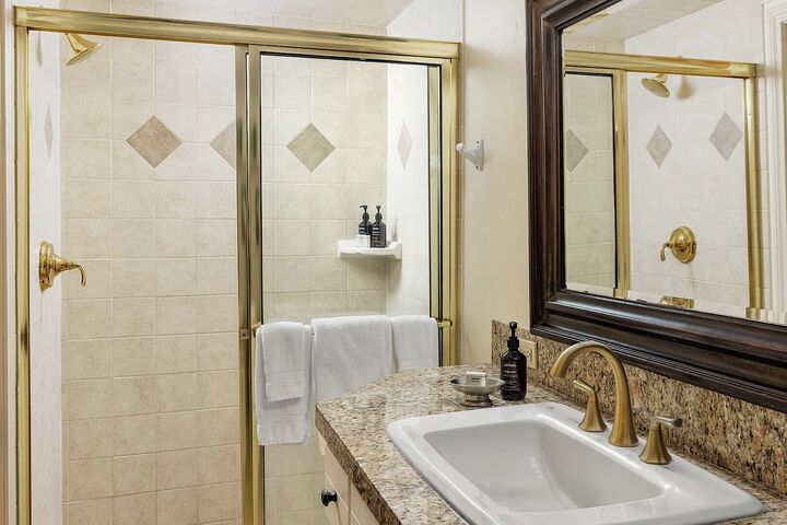 #406 - Master Ensuite Bathroom