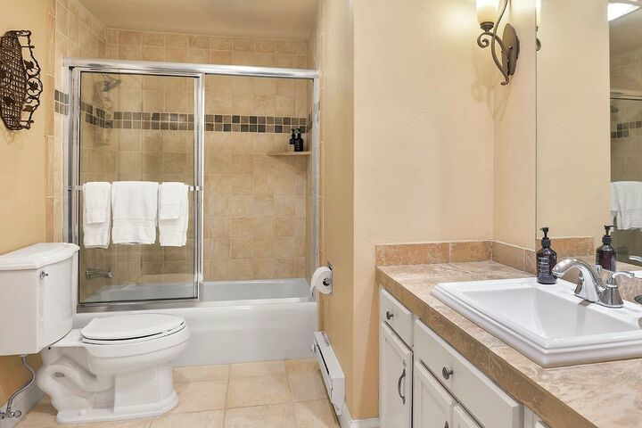 #406 - Ensuite Bathroom