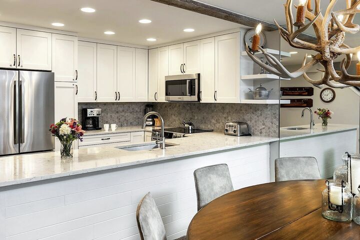 #410 - Dining Area & Kitchen