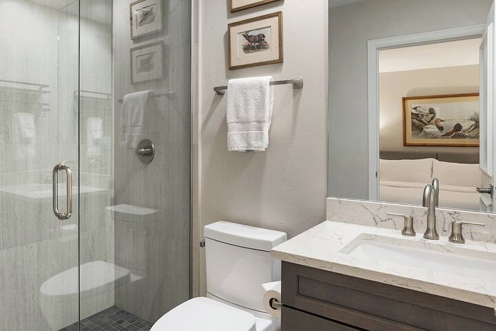 #410 - Ensuite Bathroom