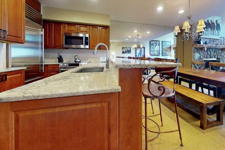 #416 - Dining Area & Kitchen