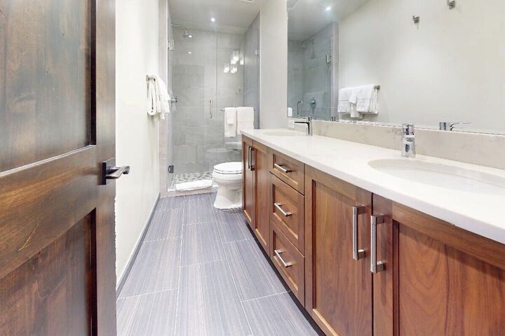 #402 - Master Ensuite Bathroom