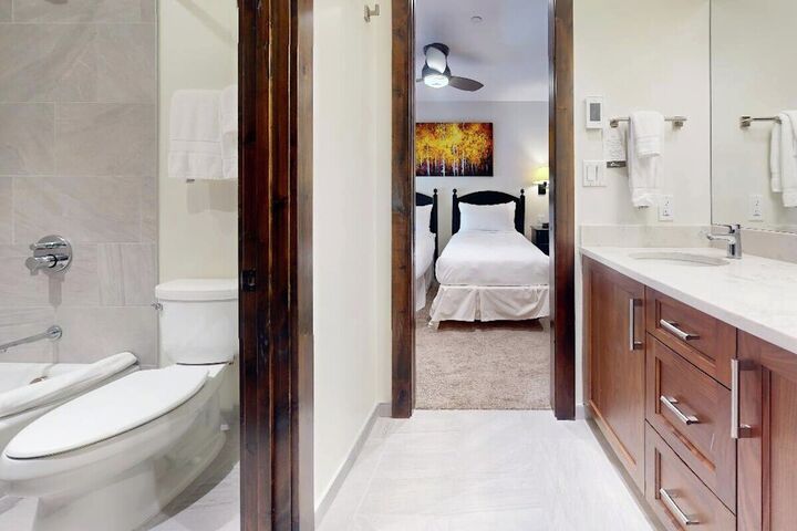 #402 - Ensuite Bathroom