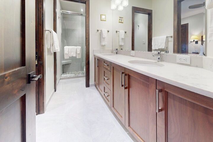 #402 - Ensuite Bathroom