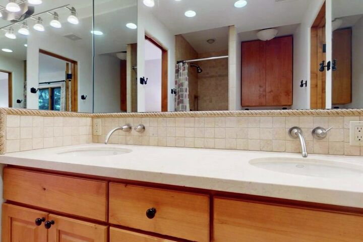 #222 - Ensuite Bathroom