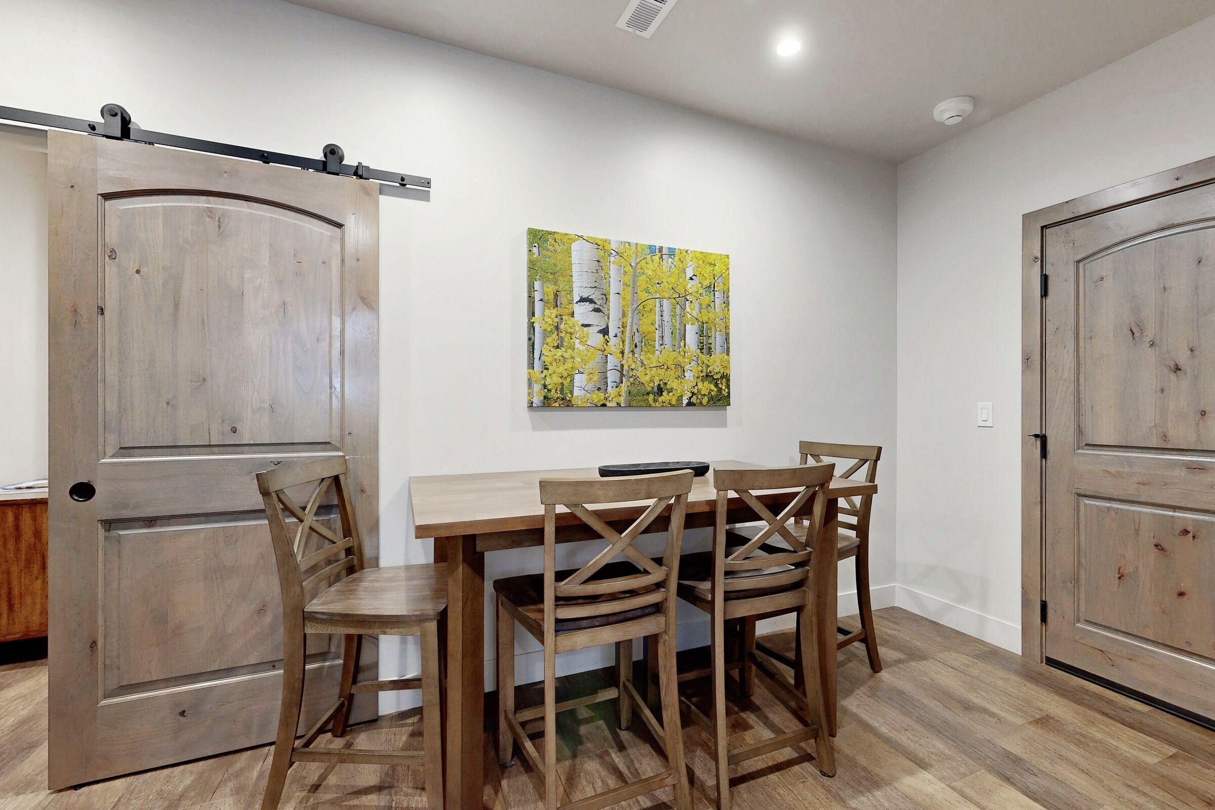 King Lodge Room Dining Area