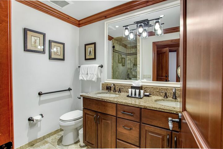 #750 - Ensuite Bathroom