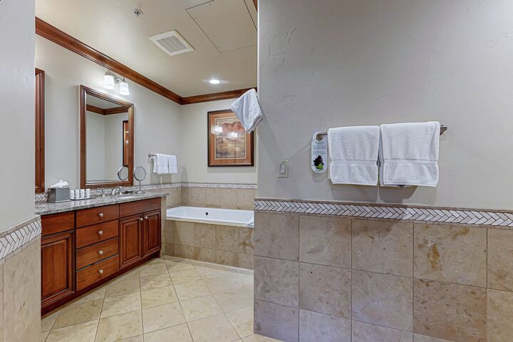 #T401 - Master Ensuite Bathroom