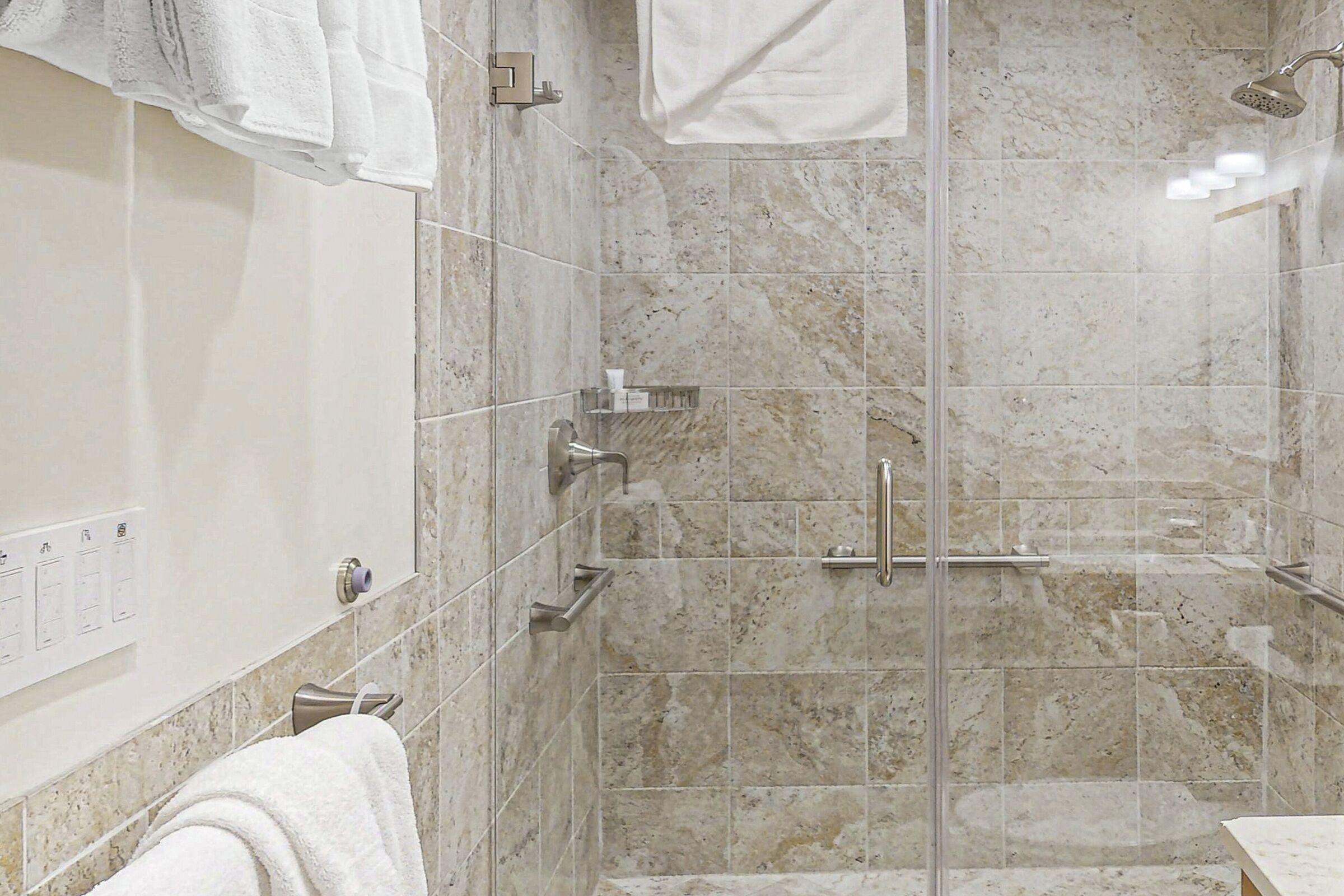 King Lodge Room Bathroom