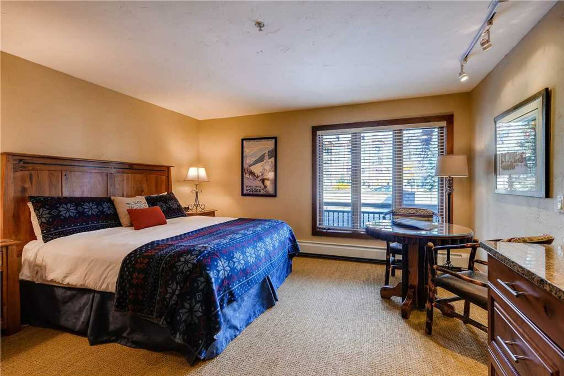King Lodge Room