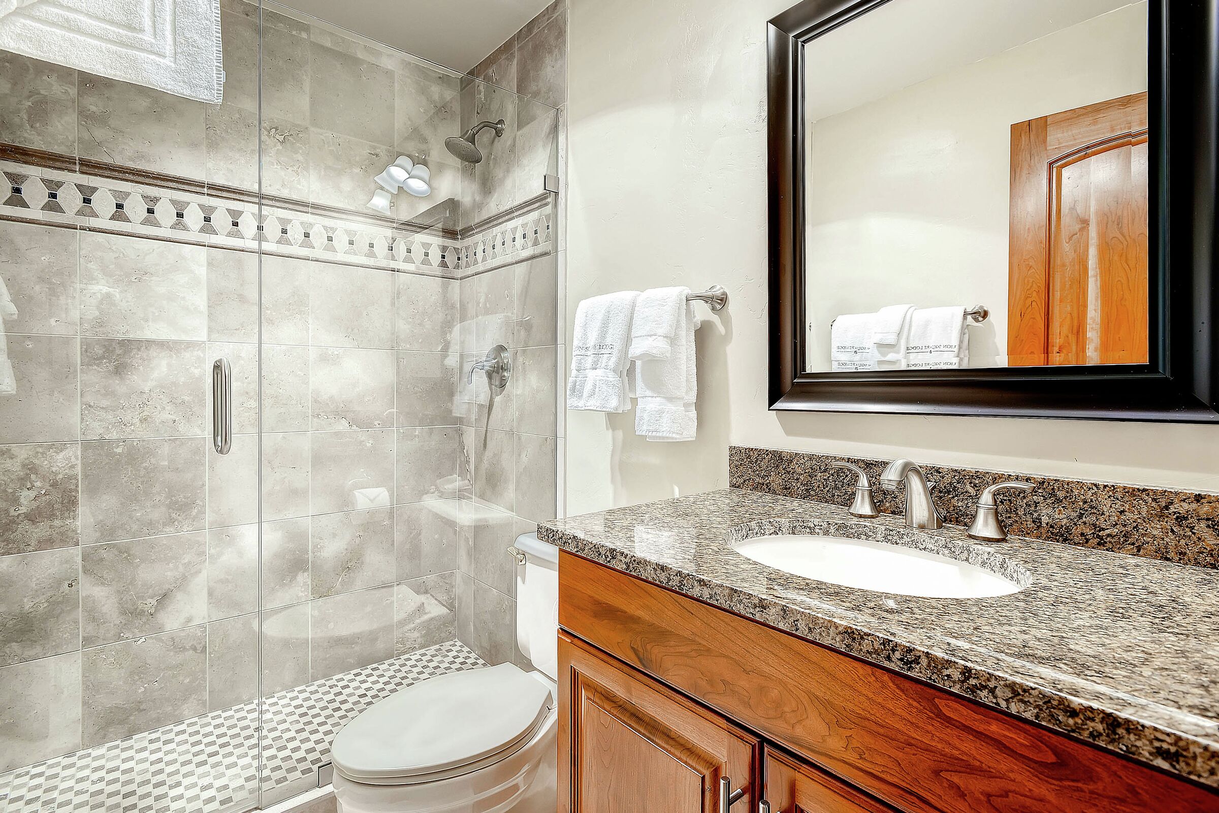 Two Queen Lodge Room Bathroom
