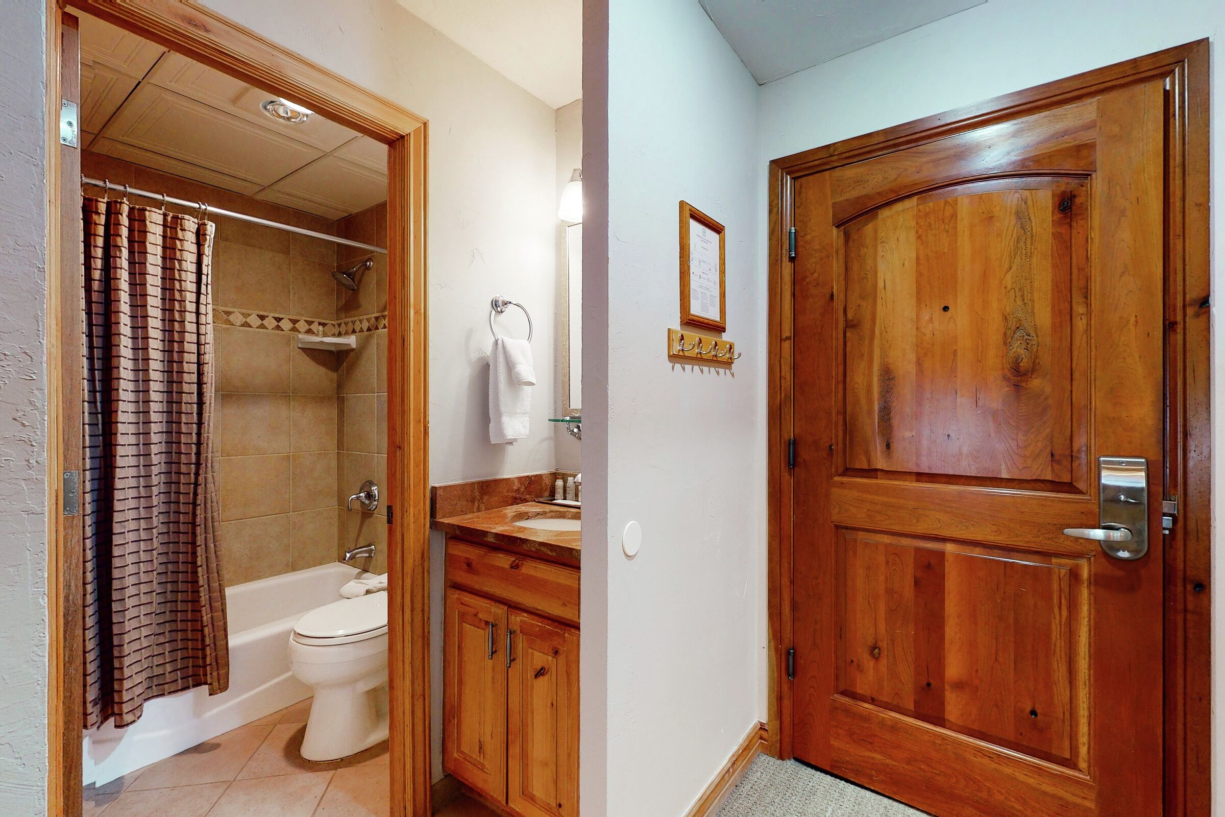 Two Queen Lodge Room Bathroom