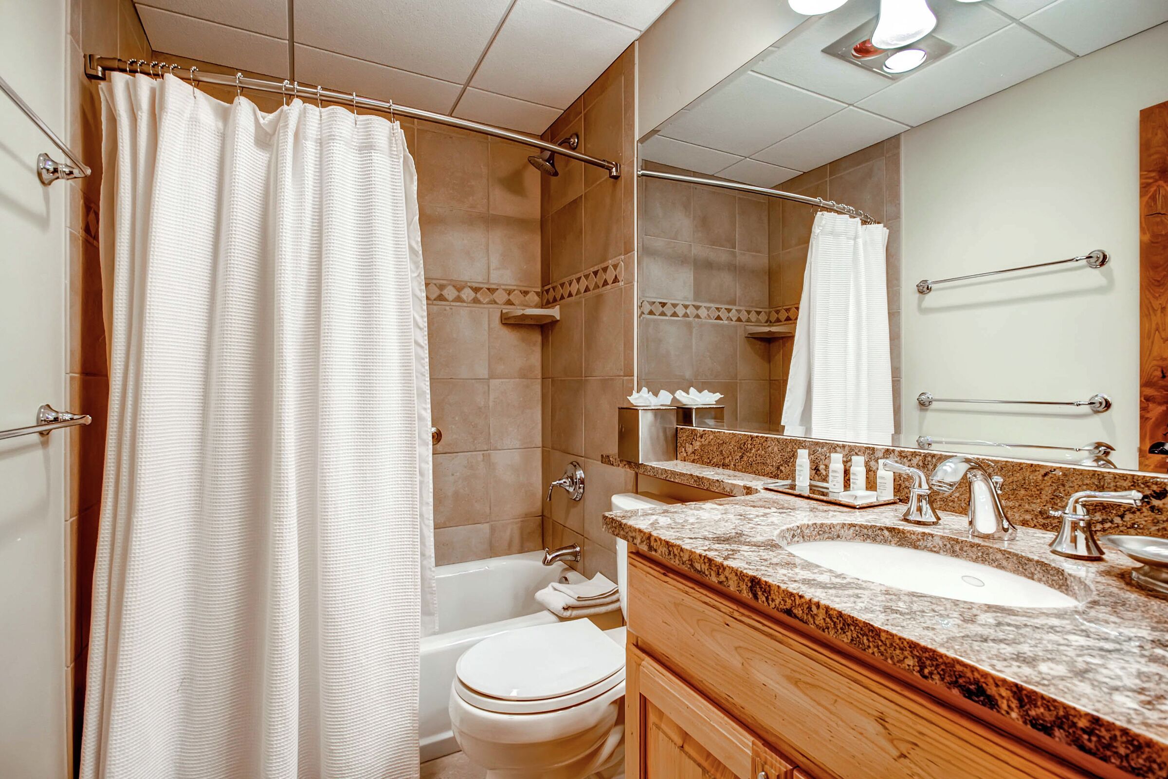 Two Queen Lodge Room Bathroom