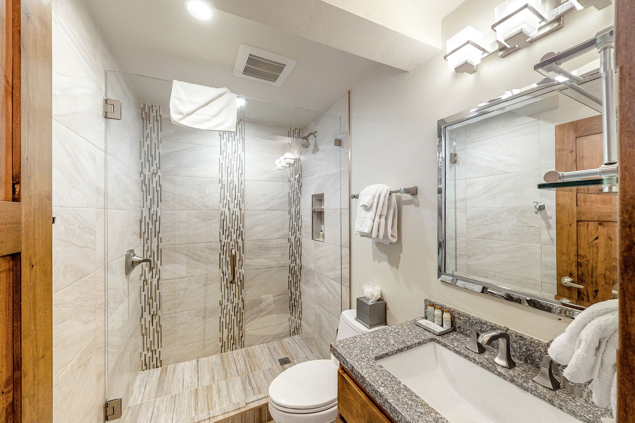 Two Queen Lodge Room Bathroom