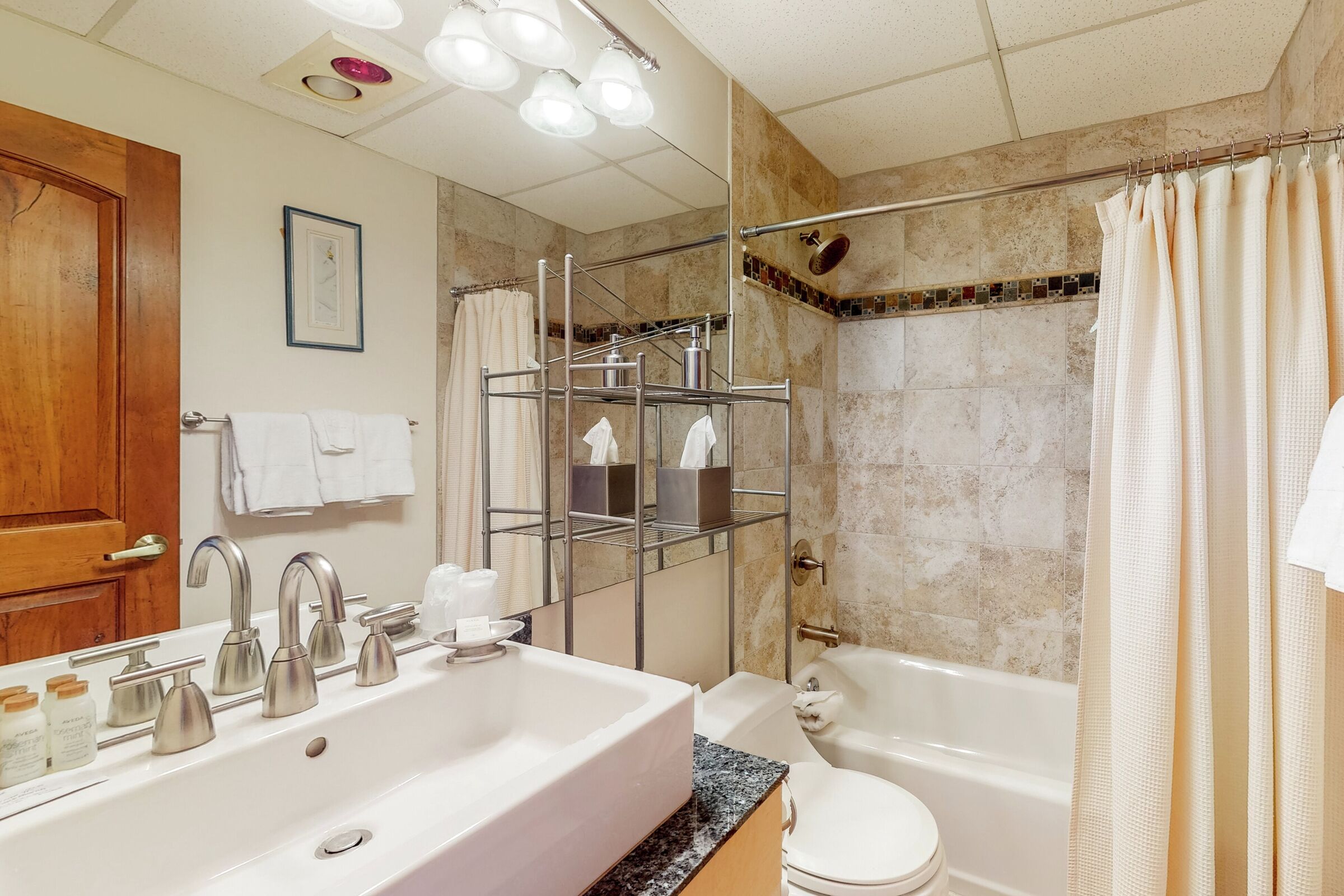 Two Queen Lodge Room Bathroom