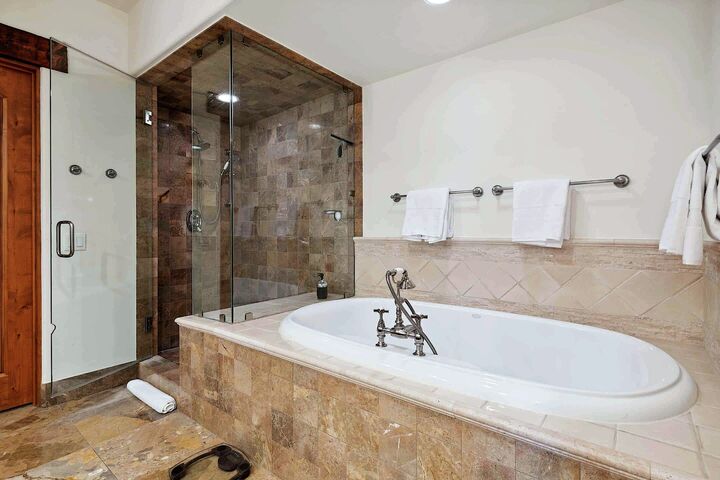 Master Ensuite Bathroom