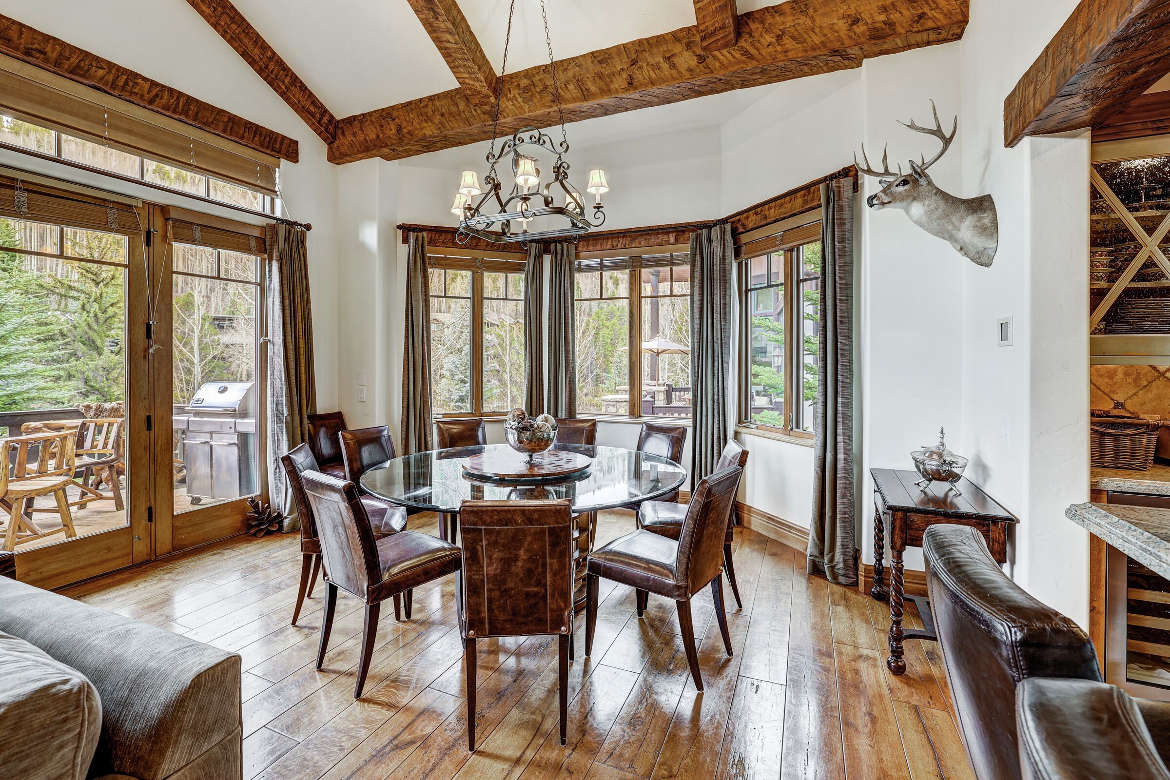 5 Bdrm HT Residence - Dining Room