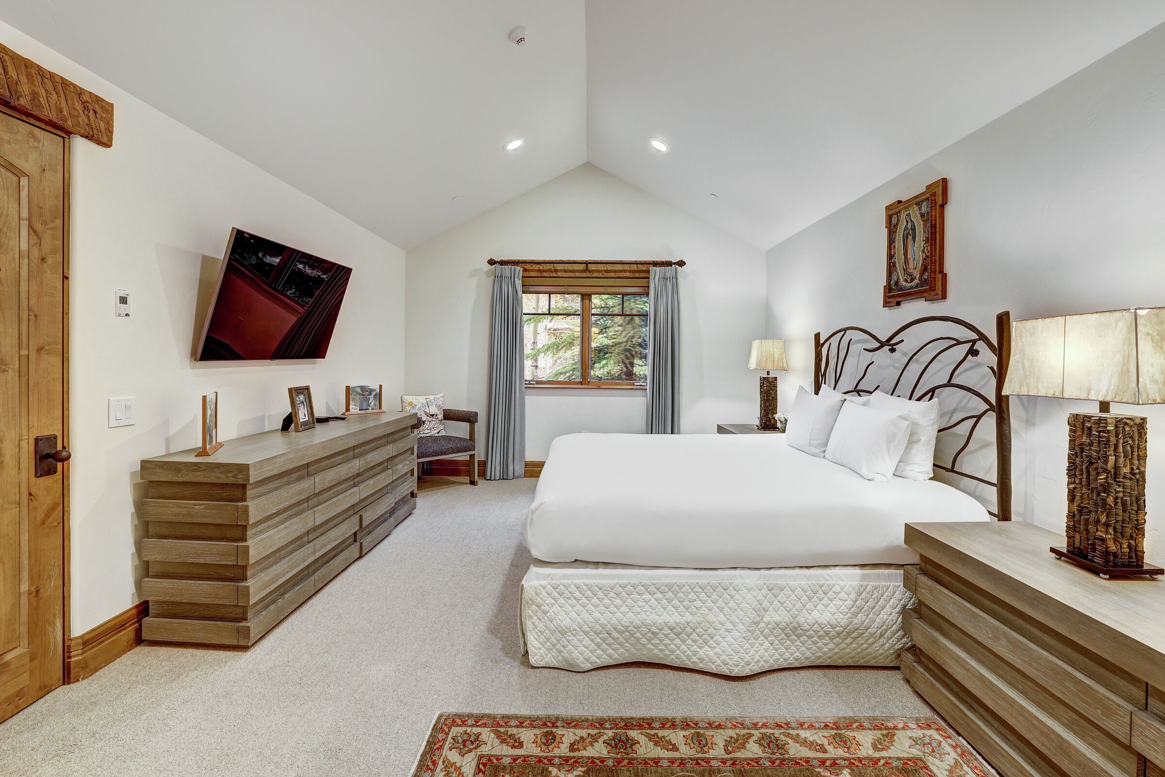 5 Bdrm HT Residence - Bedroom