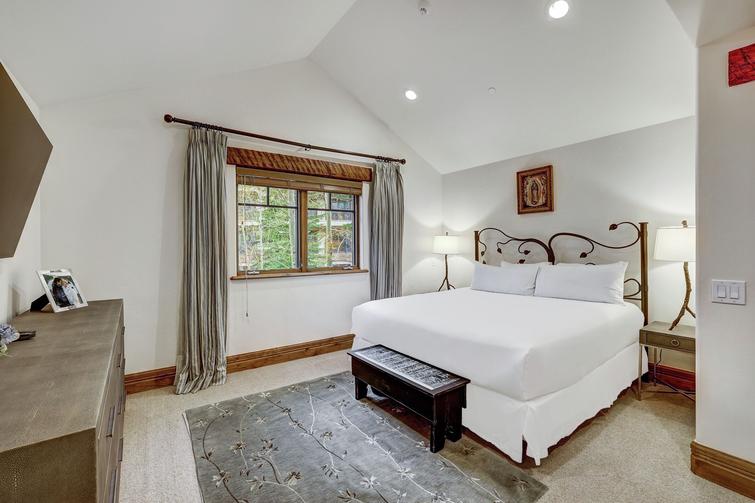 5 Bdrm HT Residence - Bedroom