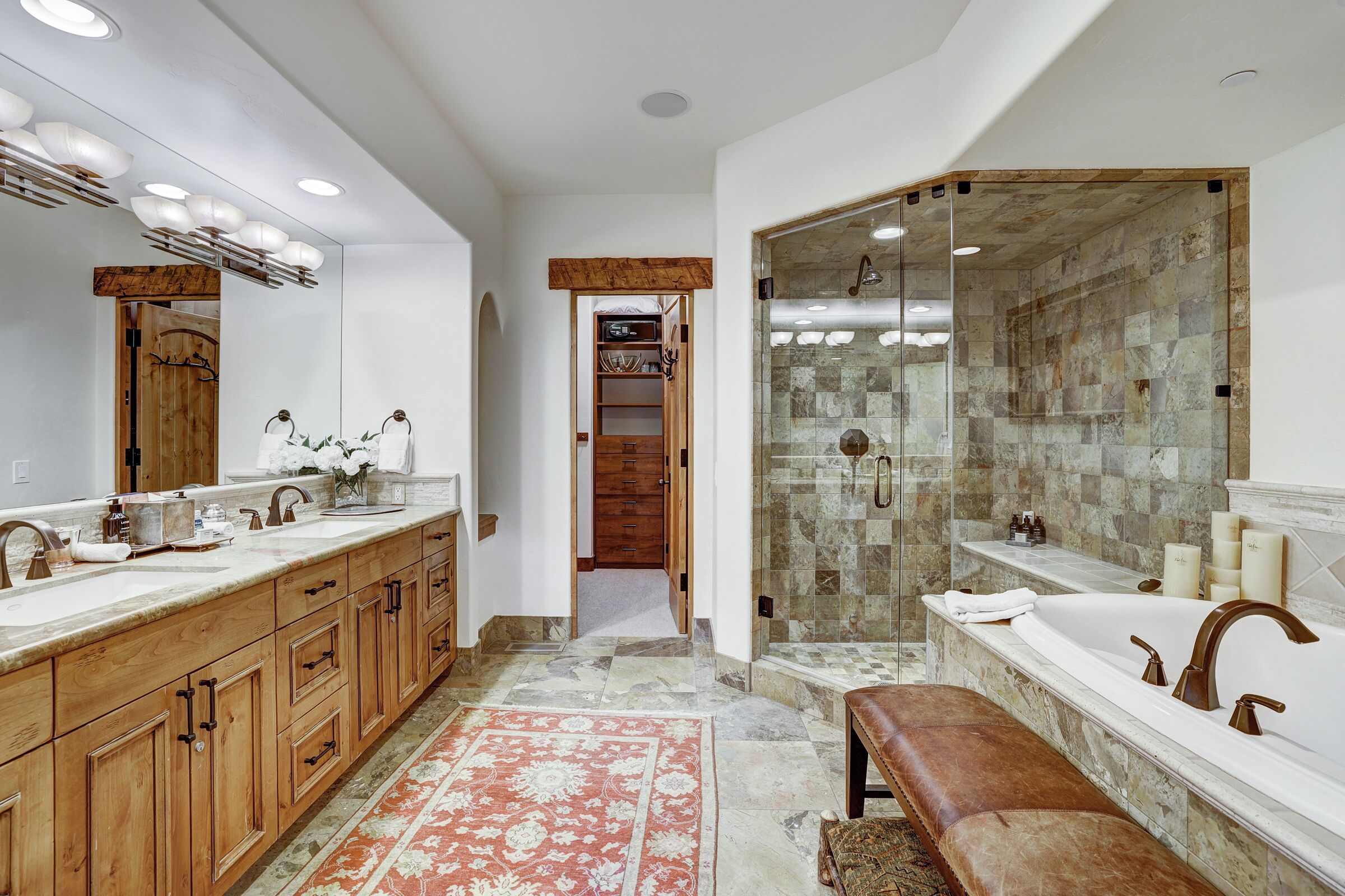5 Bdrm HT Residence - Master Ensuite Bathroom