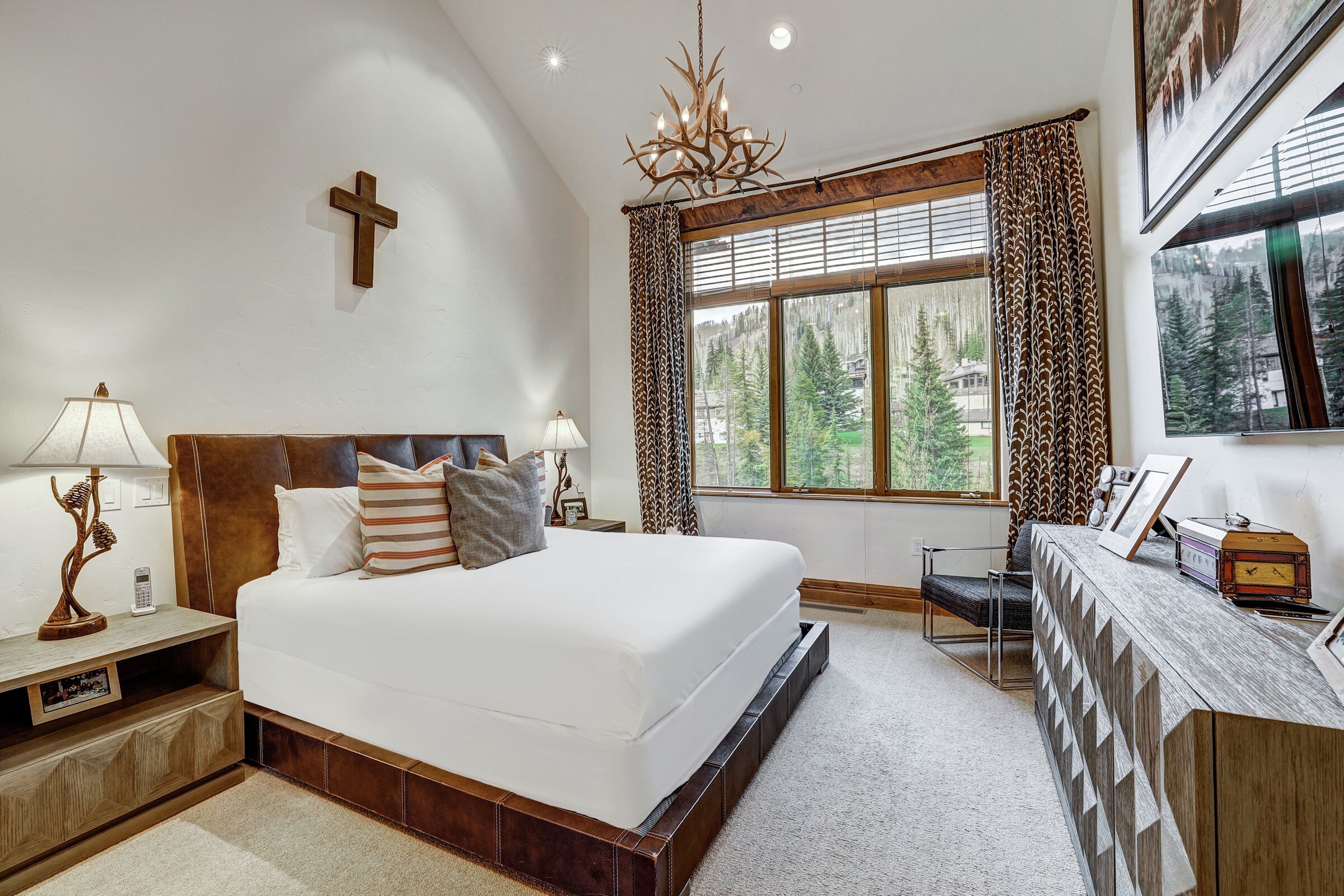 5 Bdrm HT Residence - Master Bedroom