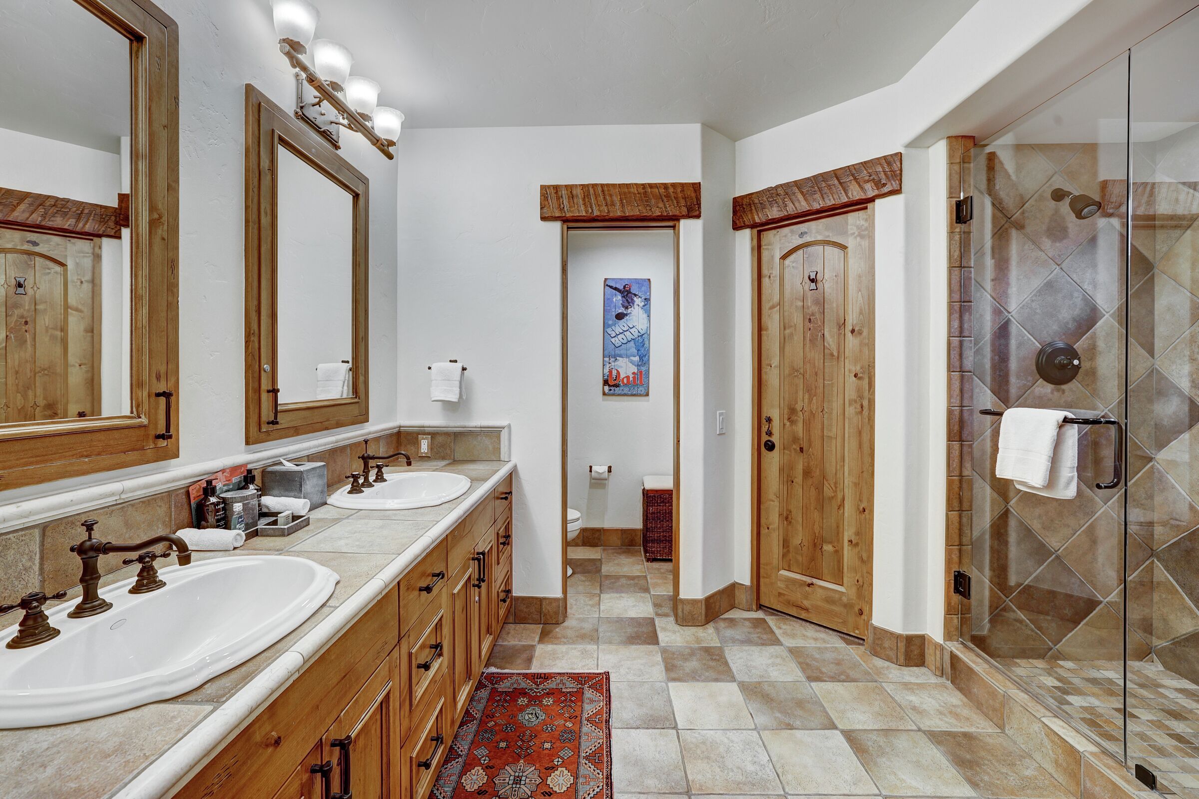 5 Bdrm HT Residence - Ensuite Bathroom