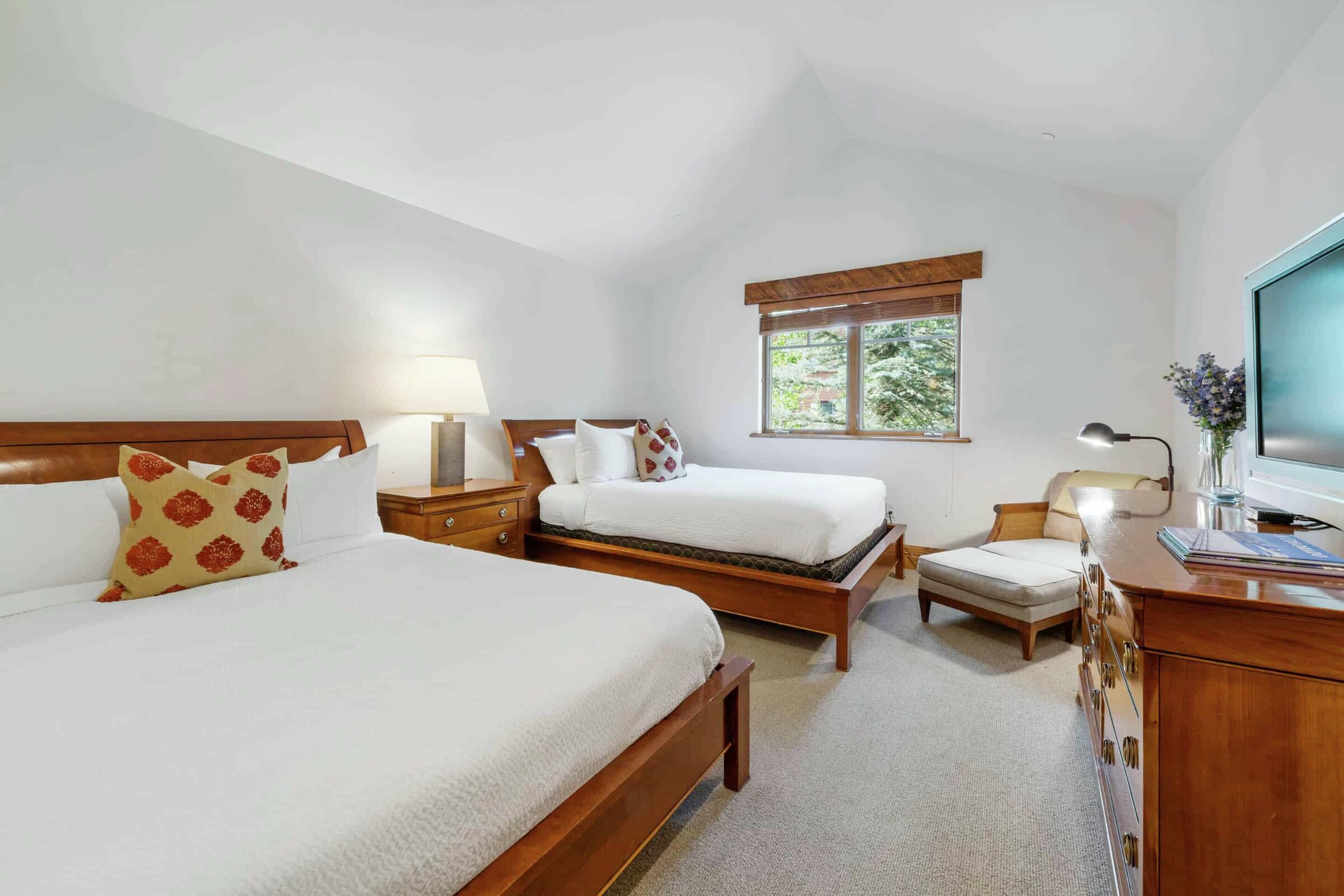 5 Bdrm HT Residence - Bedroom