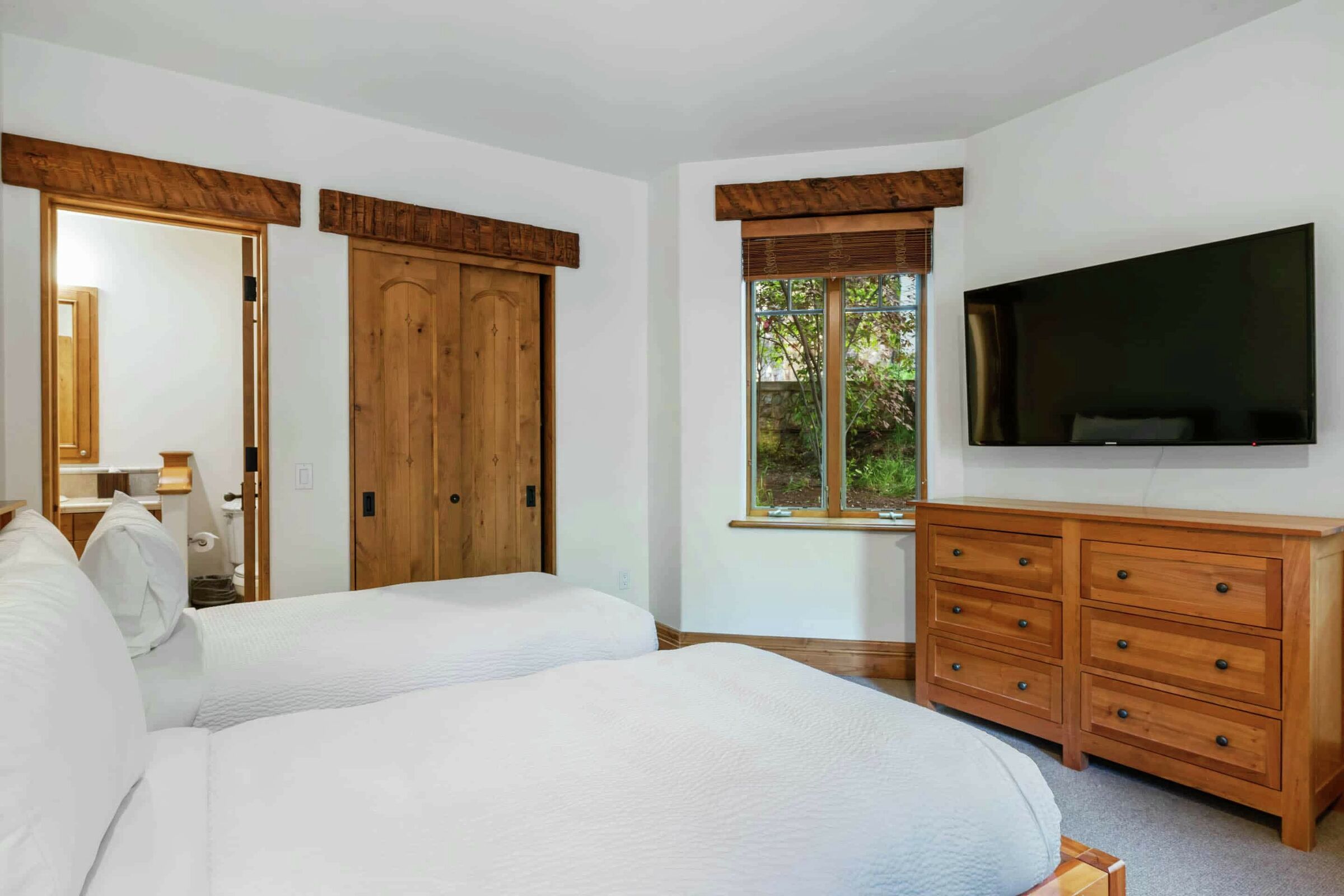 5 Bdrm HT Residence - Bedroom