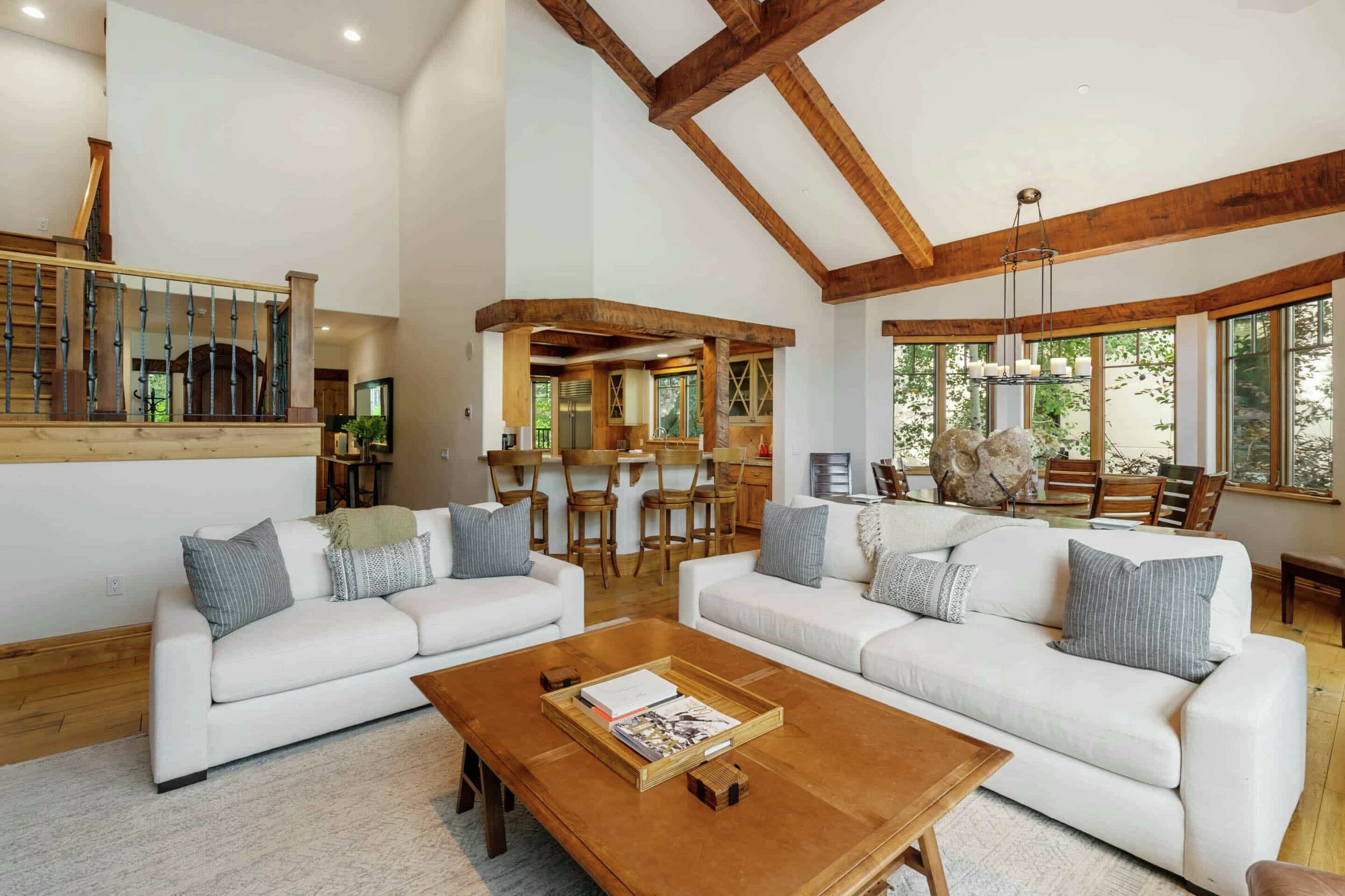 5 Bdrm HT Residence - Living Room