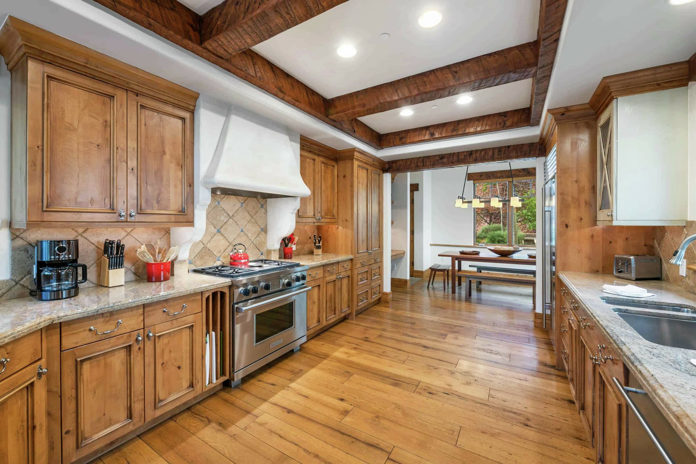 5 Bdrm HT Residence - Kitchen