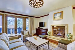 Arrabelle King Suite - Living Room