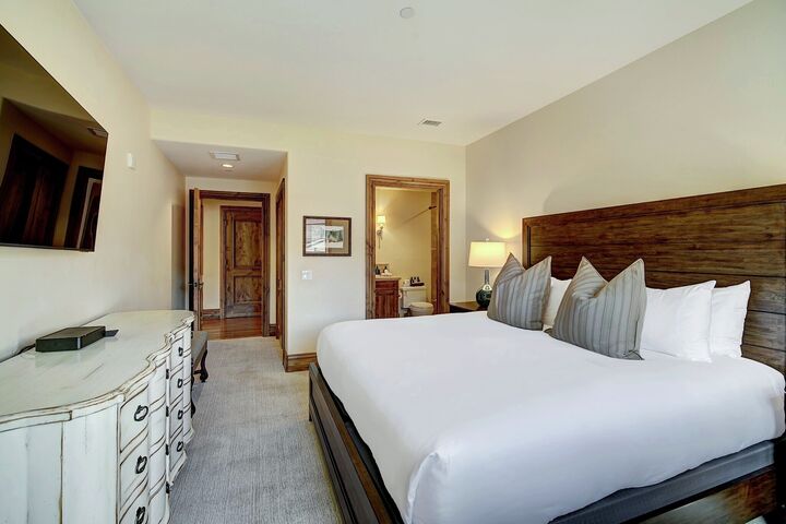 3 Bdrm Premier Residence - Bedroom