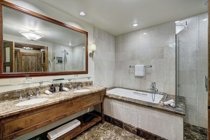 3 Bdrm Premier Residence - Bathroom