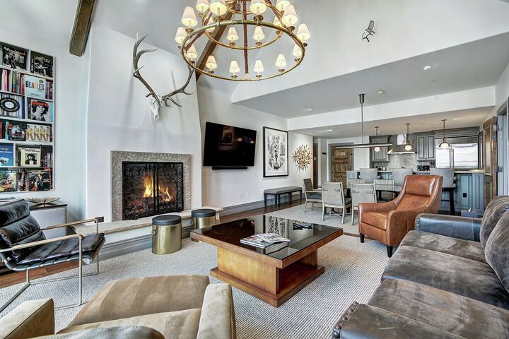 3 Bdrm Premier Residence - Living Area