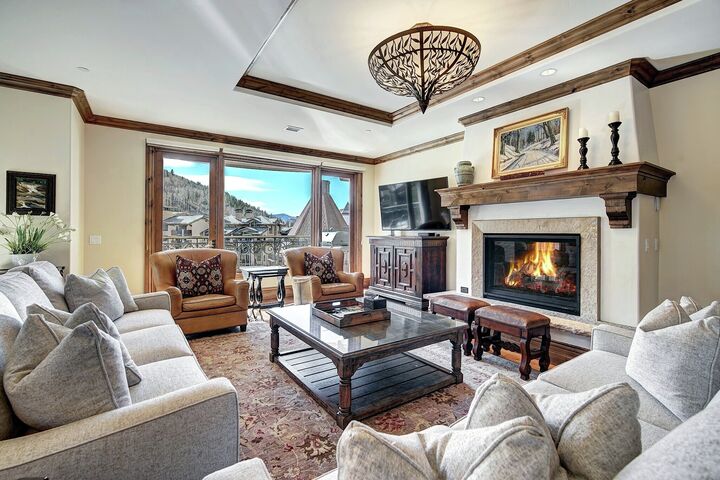 3 Bdrm Premier Residence - Living Area