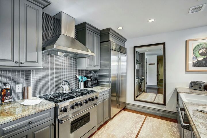3 Bdrm Premier Residence - Kitchen