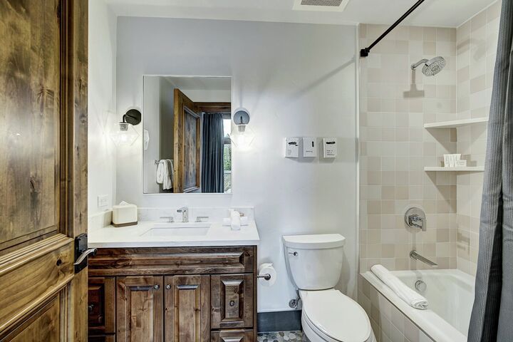 3 Bdrm Premier Residence - Bathroom