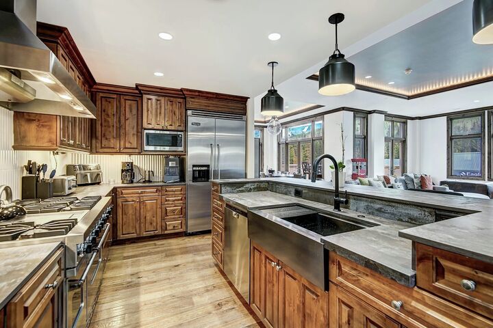 3 Bdrm Premier Residence - Kitchen
