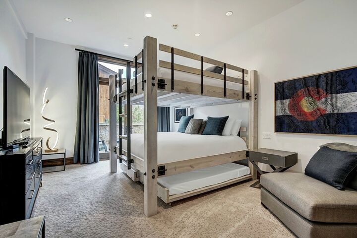 3 Bdrm Premier Residence - Bedroom